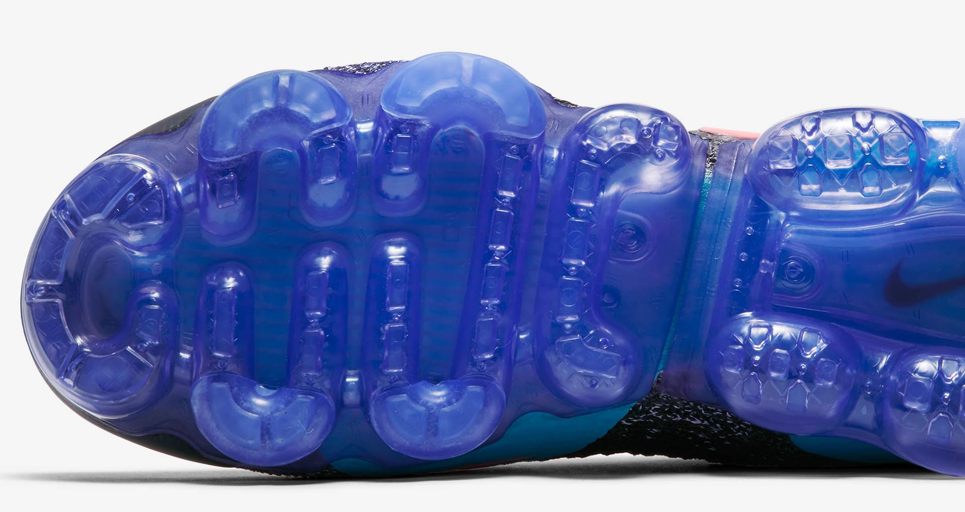 air vapormax 2.0 black hot punch