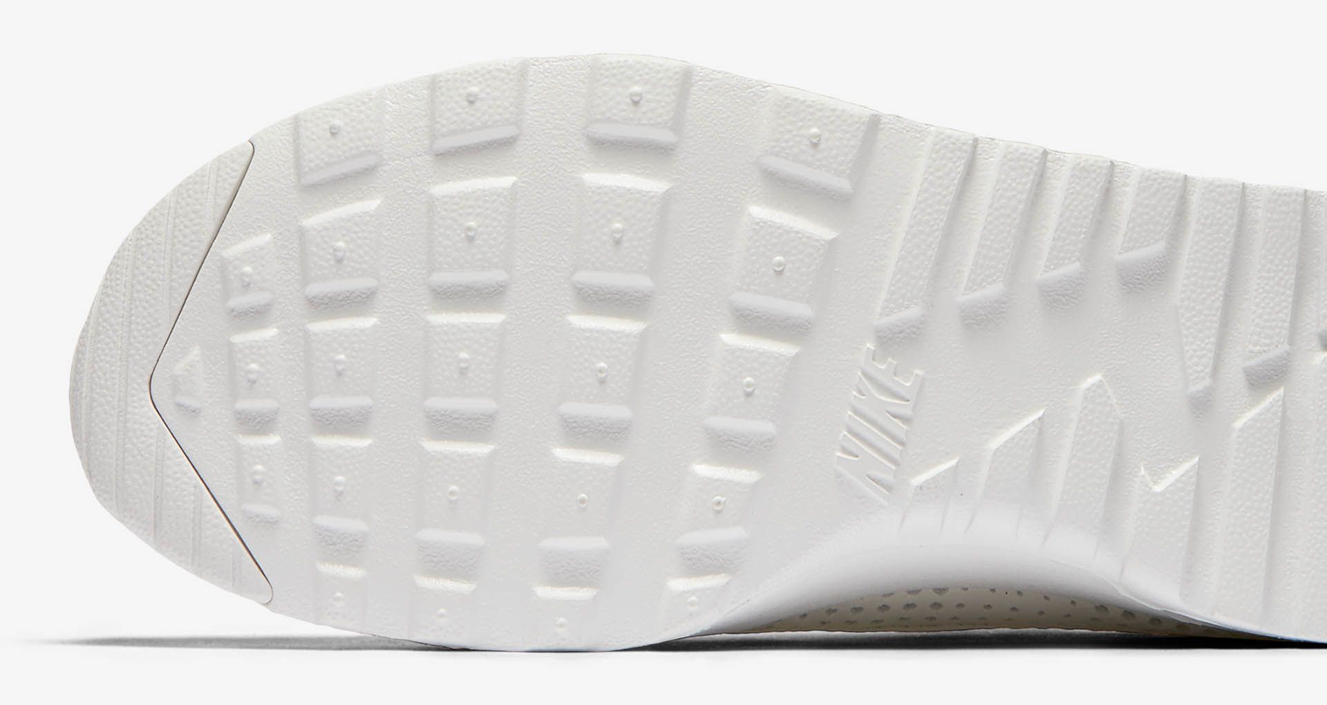 nike air max thea summit white