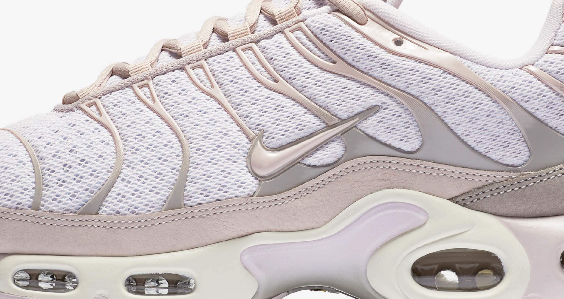 Nike Air Max Plus 'Pearl Pink'. Nike SNKRS
