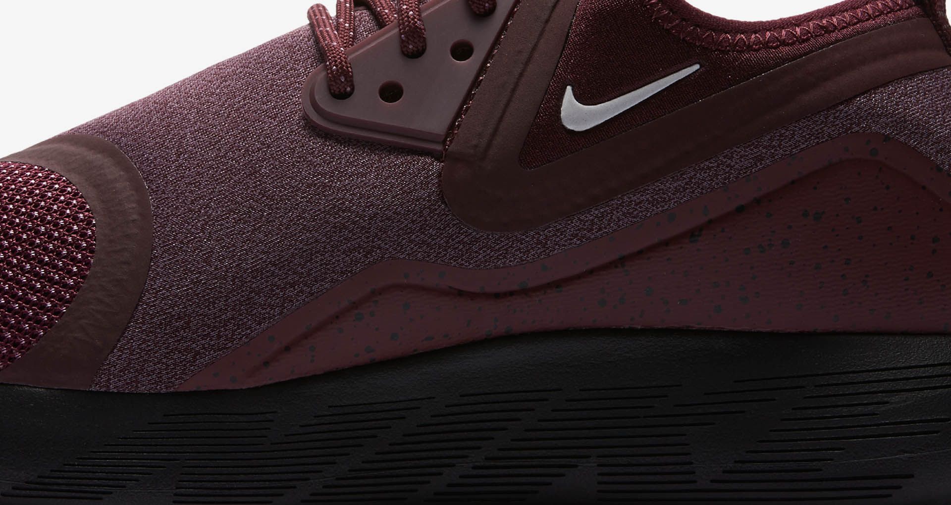 womens lunarcharge essential