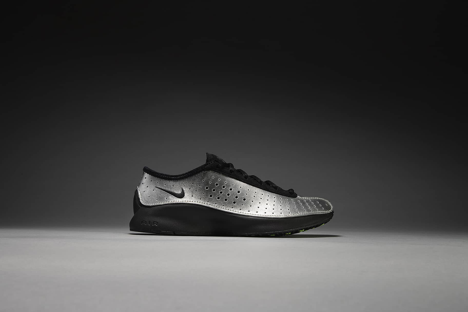 まったく新しいエア スーパーフライ：ノスタルジックなNikeスタイルを