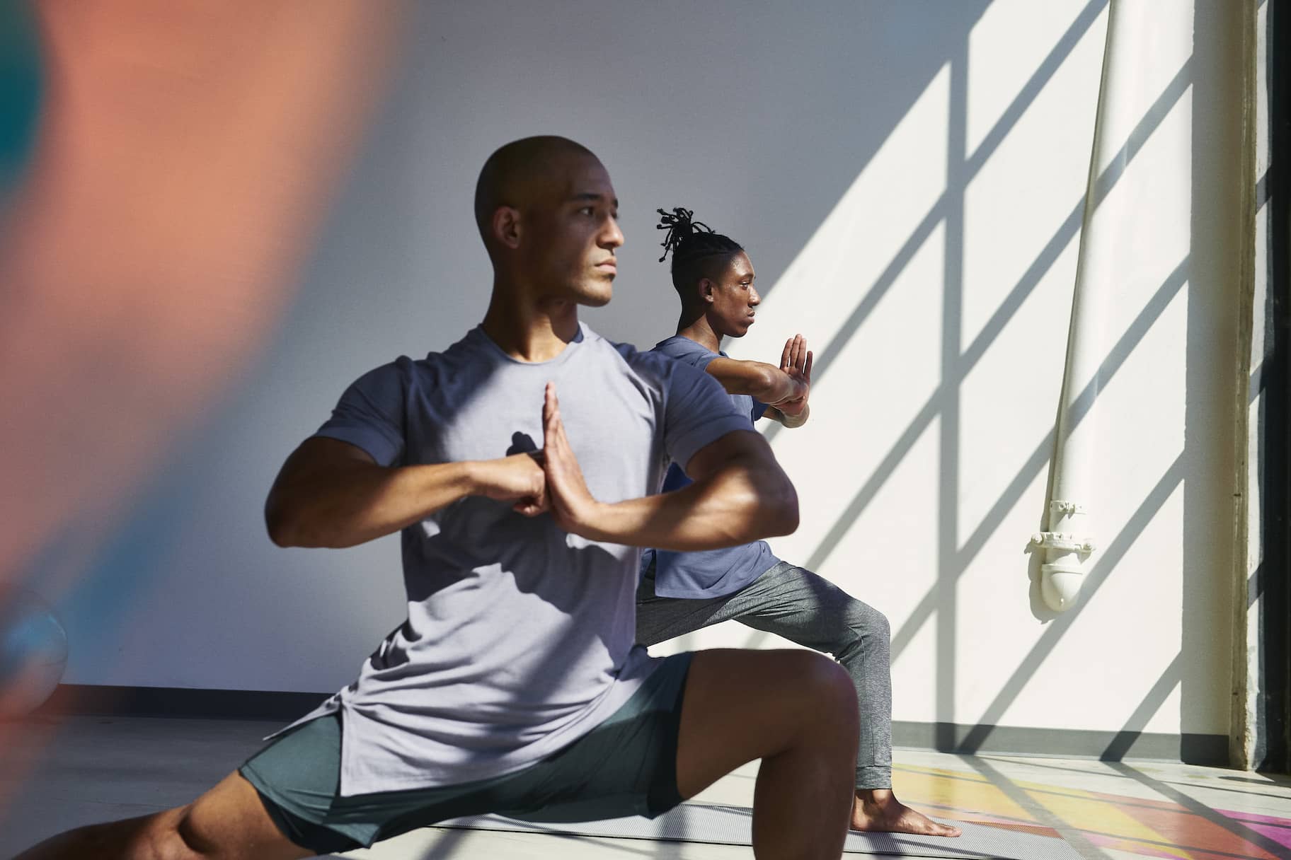 Tipps für die passende Männerkleidung beim Yoga