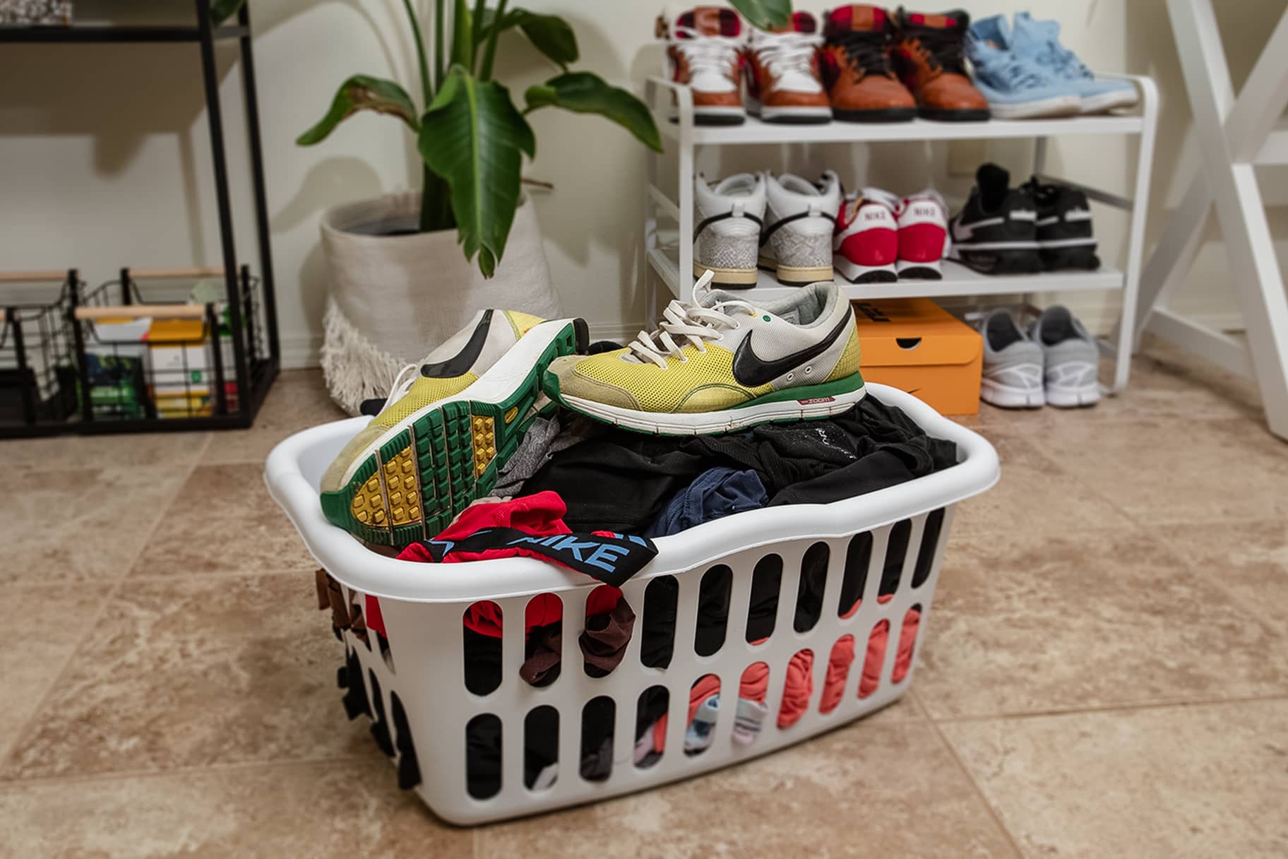 Puoi mettere le sneakers in lavatrice? Ecco il modo migliore per lavare le tue Nike