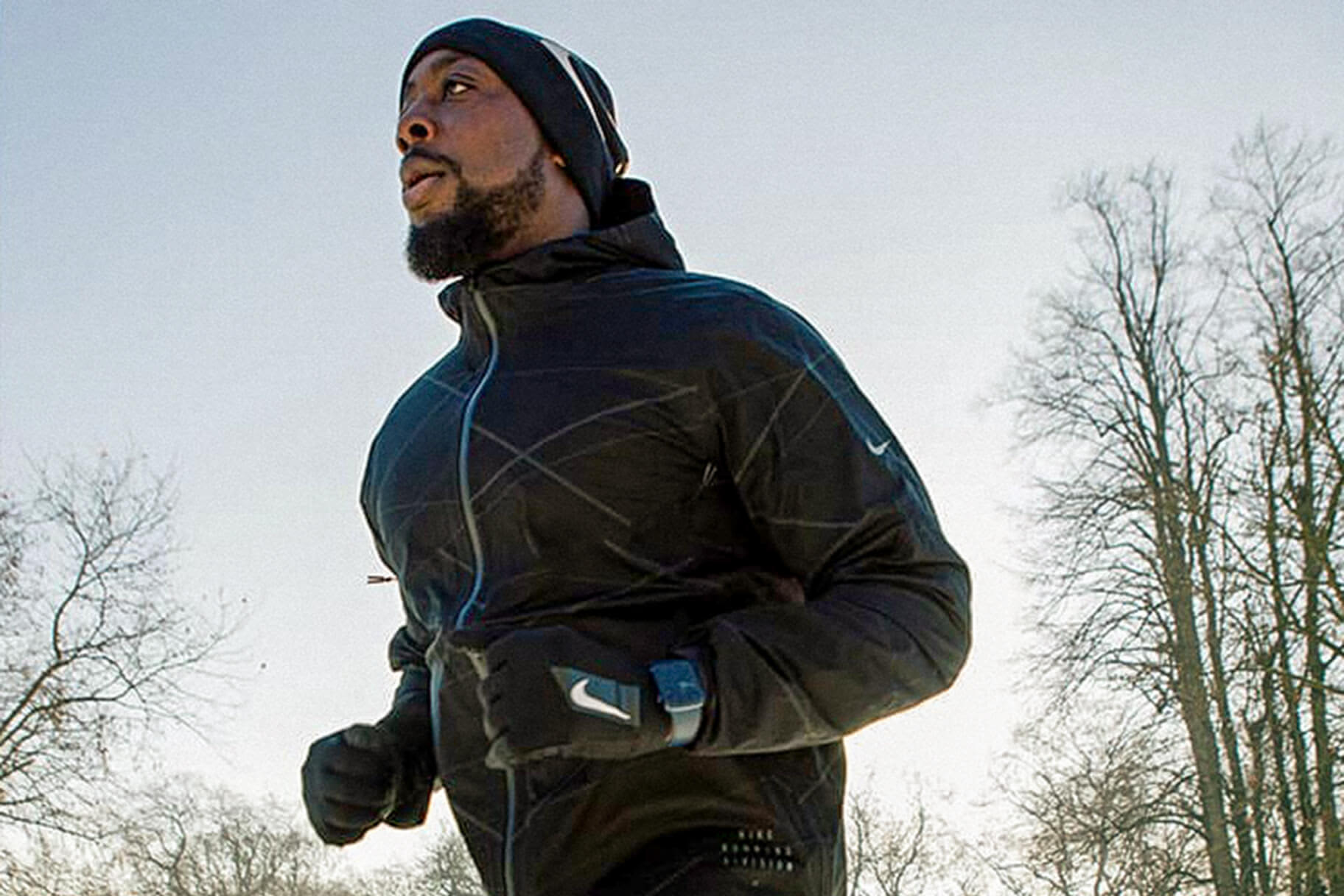 Cómo elegir la mejor chamarra (o chaleco) de running Nike para el frío