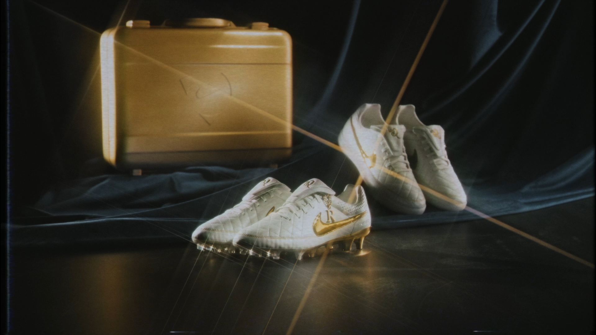 NIKE公式】ナイキ ティエンポ レジェンド SE インドアコート