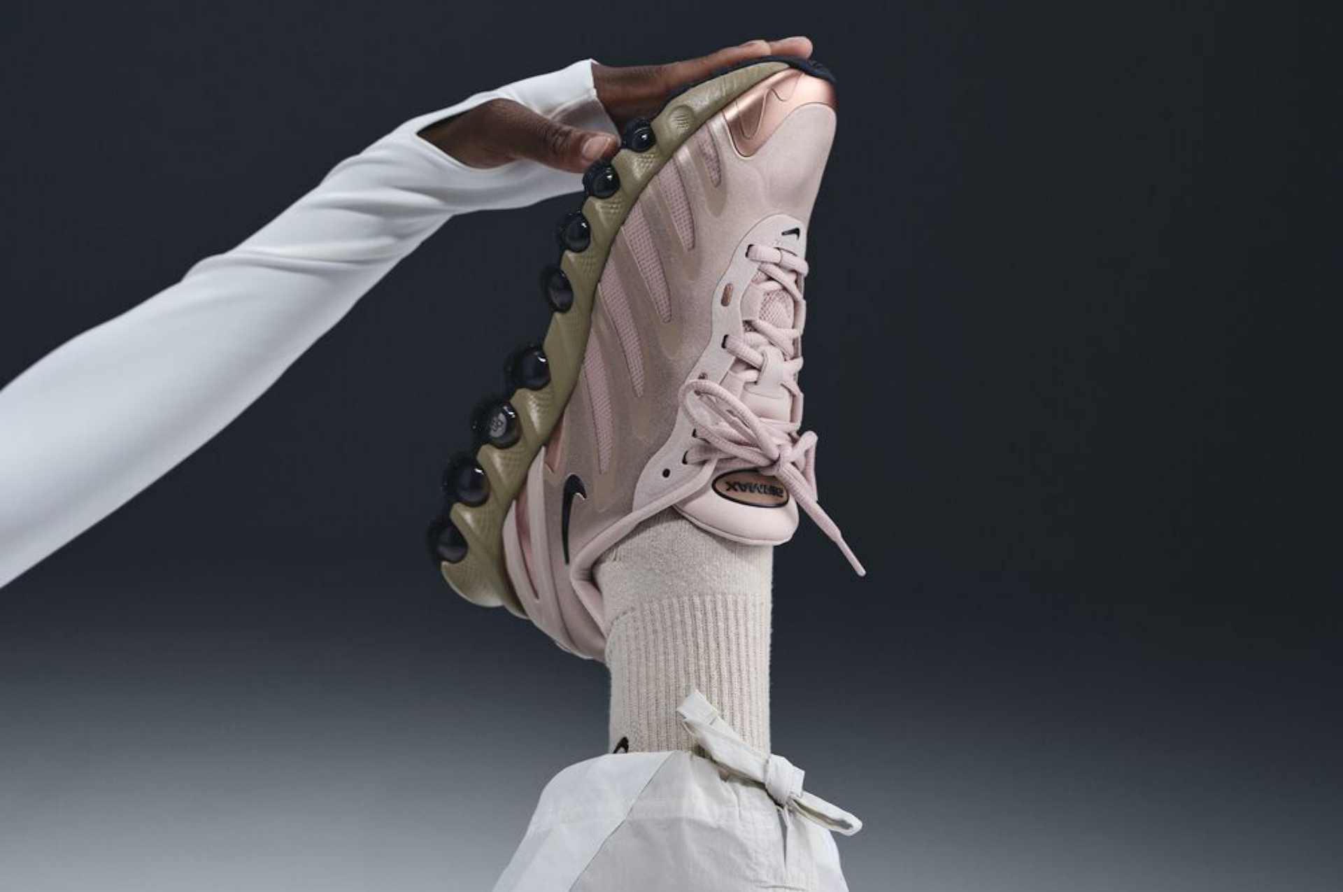 Nike最新モデルのスニーカーの発売情報は、どこで入手できますか？ | Nike