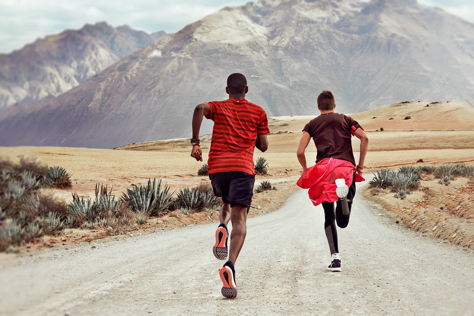 Cómo aumentar los kilómetros que corres sin lesionarte, según los expertos