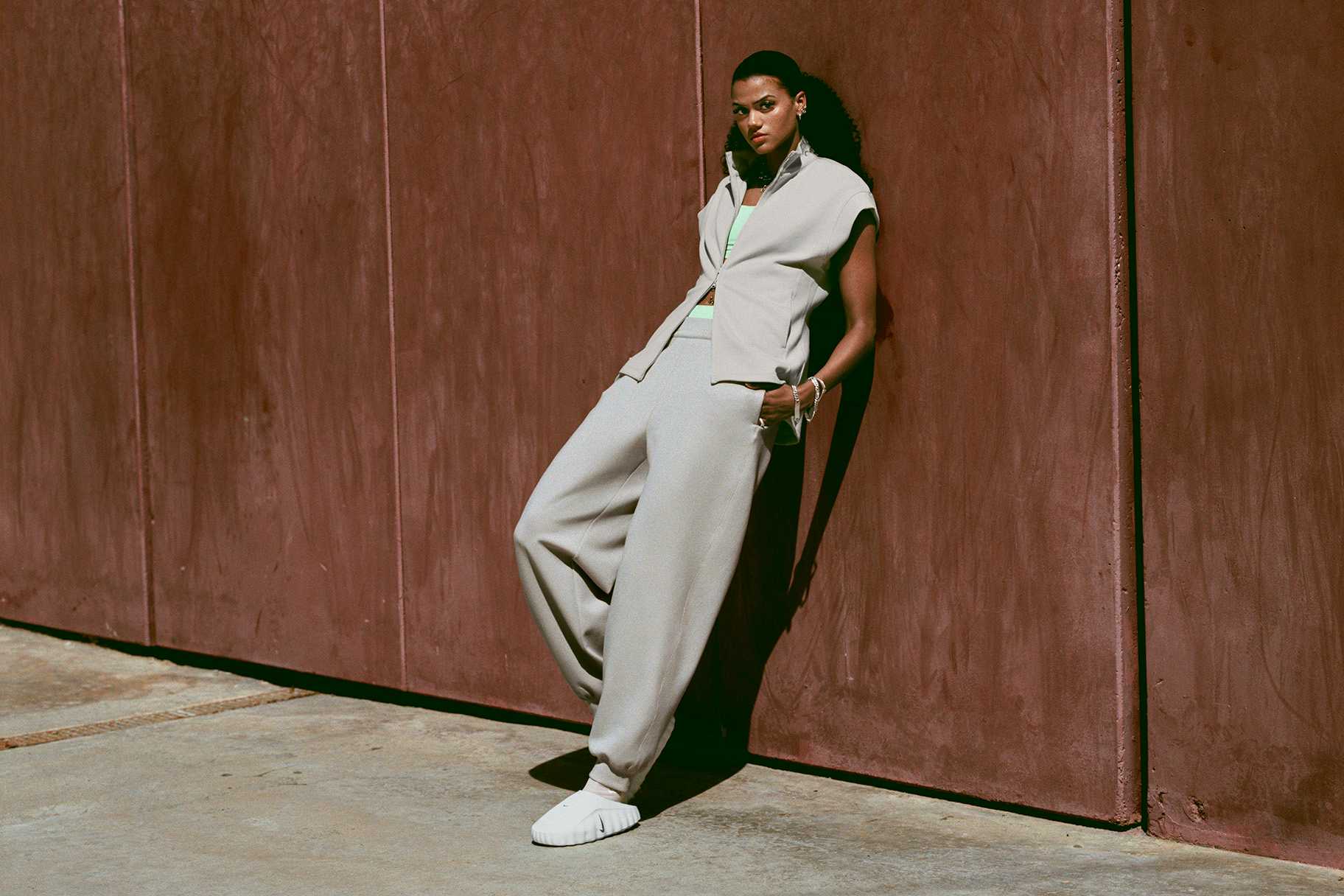 Quelle tenue porter pour aller à l'aéroport : les essentiels de voyage Nike les plus confortables