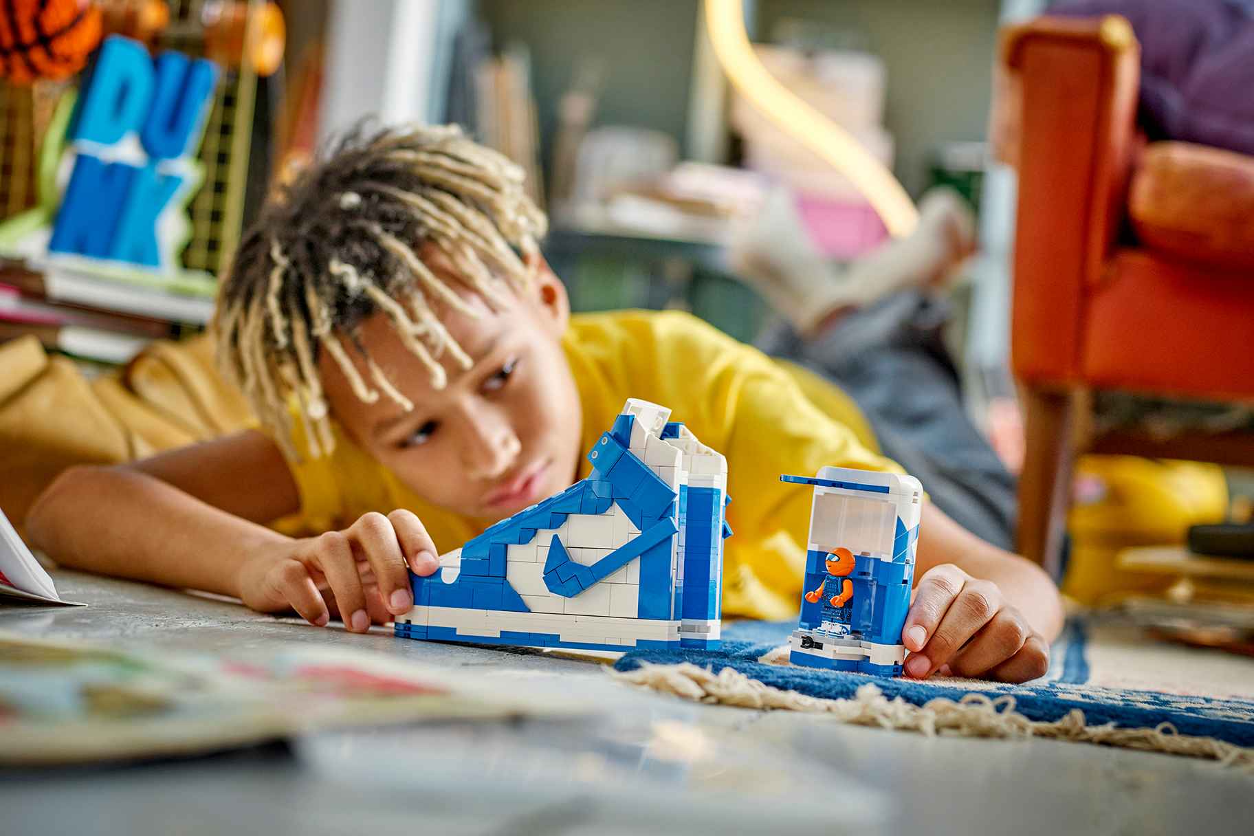 LEGO®グループとNikeがタッグを組み、Nike Dunk x LEGO®のセットで 
