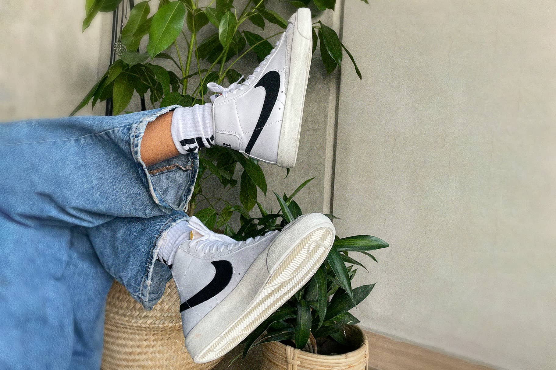 Zapatillas nike mujer 2025 para usar con jeans