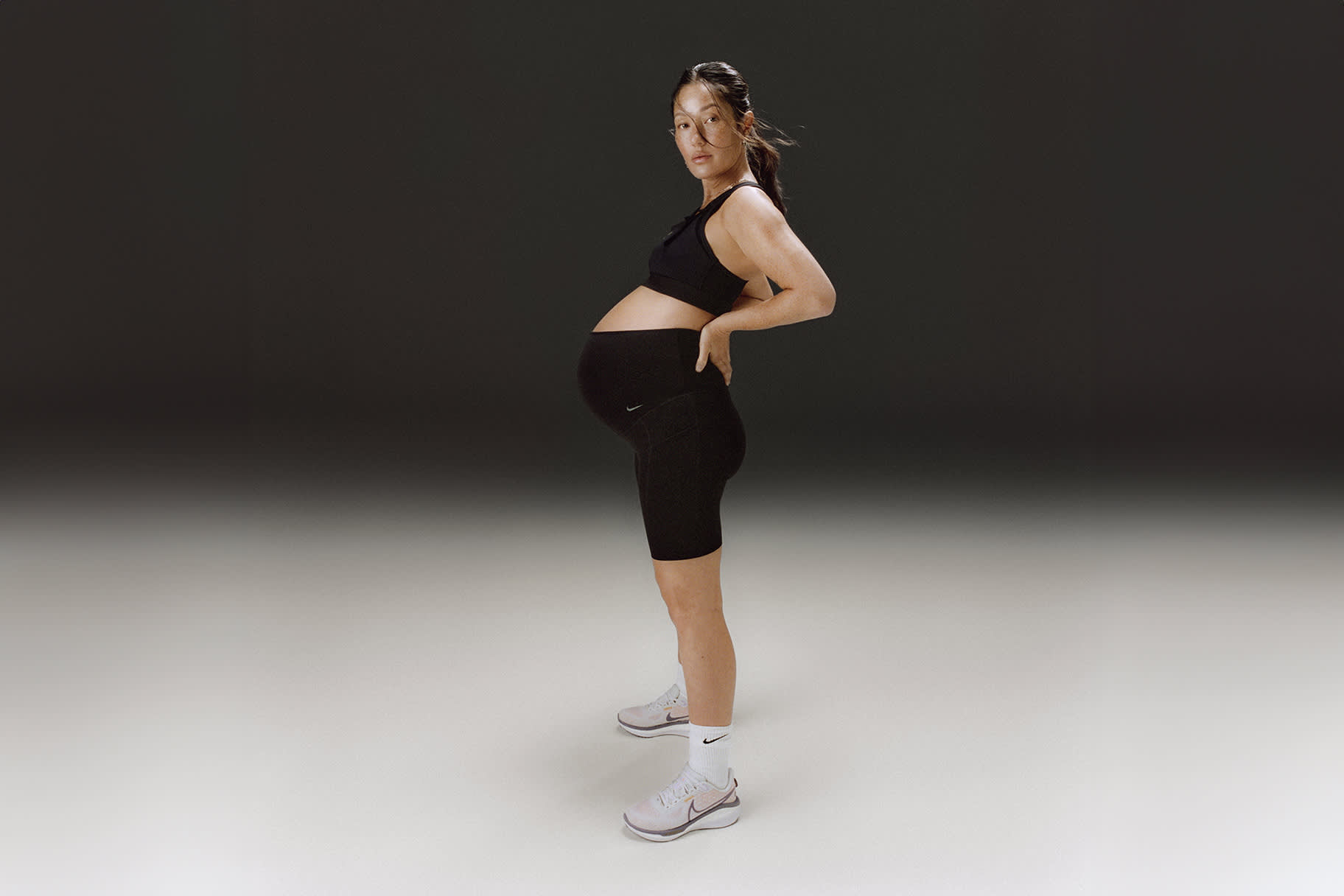 Ropa de entrenamiento Nike ideal para maternidad 