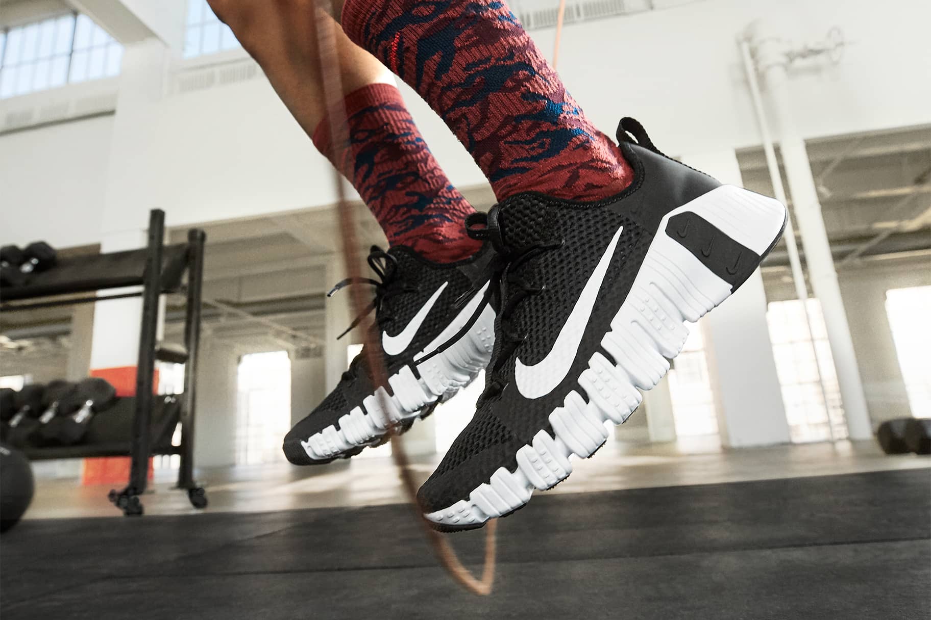 Cómo encontrar el largo y el tamaño correctos de cuerda para saltar. Nike