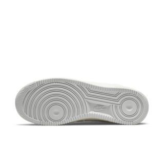 Fecha de lanzamiento del Air Force 1 High Sculpt "Silver" para mujer (DC3590-101)