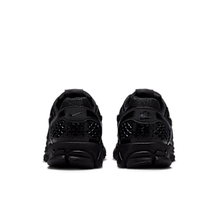Ημερομηνία κυκλοφορίας του Zoom Vomero 5 x Dover Street Market "Triple Black" (FZ3313-001)