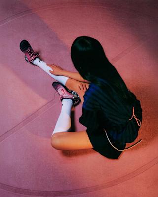 Total 90 Shox Magia x Forget-me-nots "Shy Pink and University Red" para mulher (IQ5683-601) – Data de lançamento