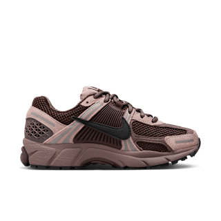 วันเปิดตัว Vomero 5 "Pink Oxford and Plum Eclipse" ผู้หญิง (FV1166-200)