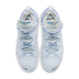 LeBron 18 'Play for the Future' 發售日期