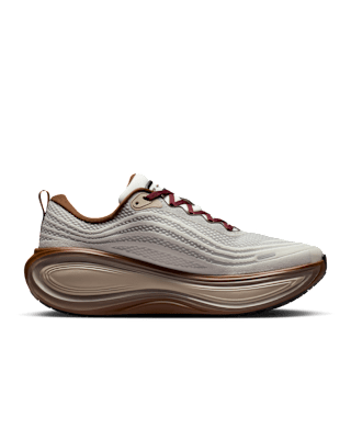 Vomero Plus "Sail and Baroque Brown" (IO4482-100) – Erscheinungsdatum