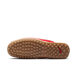 女款 Moon Shoe x Jacquemus 'University Red and Gum Light Brown' (HV8547-600) 發售日期