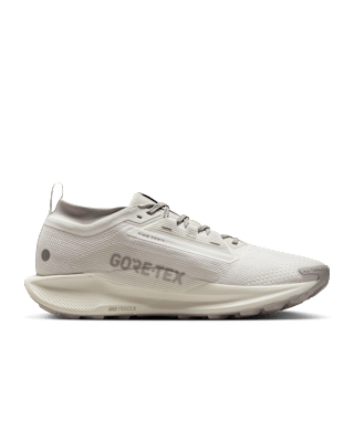 Fecha de lanzamiento de los ReactX Pegasus Trail 5 GORE-TEX "Summit White and College Grey" (HQ7494-100) 