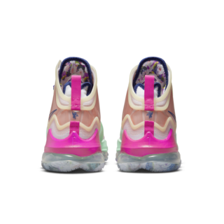 LeBron 19 'Love Letter' 發售日期