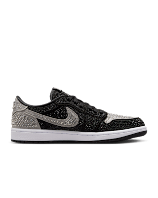 【NIKE公式】ウィメンズ エア ジョーダン 1 LOW OG Swarovski® 'Crystal' (HM9208-001 / W AJ1 RETRO LOW OG SWAROVSKI)