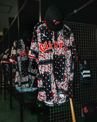 【NIKE公式】読売ジャイアンツ X ジョーダン  限定コレクション オーセンティックユニフォーム(JK7012-999) 発売日