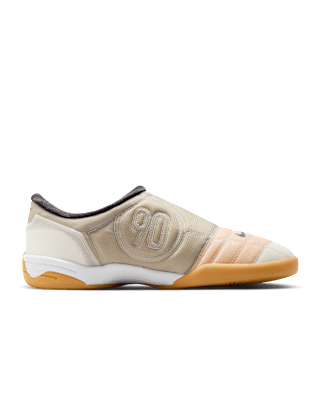 Total 90 'White and Black' (IB8182-100) 發售日期 