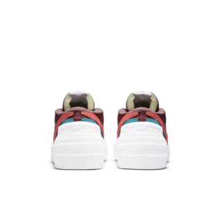 【NIKE公式】sacai x KAWS ブレーザー LOW 'Team Red'（DM7901-600 / BLAZER LO SACAI / K）