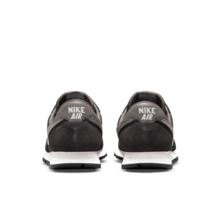 Data de llançament de les Air Pegasus '83 "Cave Stone"