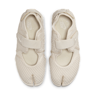 Air Rift Lace „Light Orewood Brown” női cipő (HM8288-100) – megjelenési dátum 