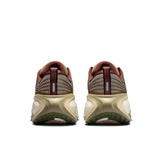 วันเปิดตัว Vomero Plus "Caldera Brown and Dark Field Brown" (IO4482-001)