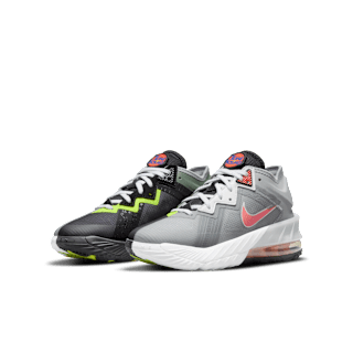 【NIKE公式】レブロン 18 LOW GS 'Bugs vs. Marvin' (CV3760-005 / LBJ LOW GS SPACE JAM BUGS)