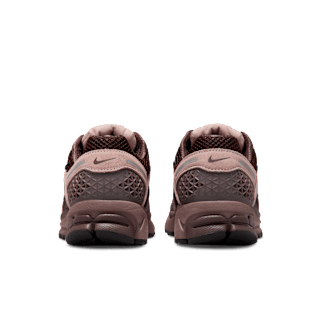 วันเปิดตัว Vomero 5 "Pink Oxford and Plum Eclipse" ผู้หญิง (FV1166-200)