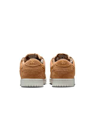 NOTE Manchester x Nike SB Dunk Low „Flax and Summit White” (IO9508-200) – megjelenési dátum