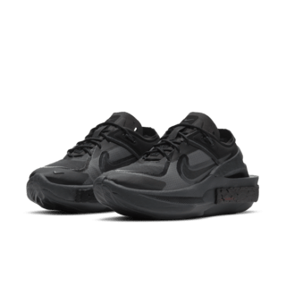 Fontanka Edge "Triple Black" - Data del lancio