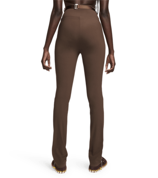 วันเปิดตัวคอลเลกชัน Nike x Jacquemus Bottoms Apparel