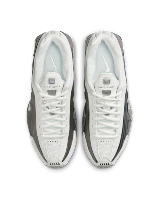 【NIKE公式】レディース ショックス R4 'Summit White and Metallic Silver' (IB7703-100 / W NIKE SHOX R4)