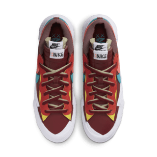 【NIKE公式】sacai x KAWS ブレーザー LOW 'Team Red'（DM7901-600 / BLAZER LO SACAI / K）