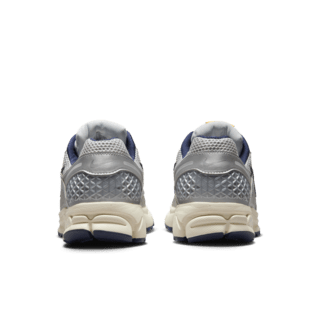 Zoom Vomero 5 'Pure Platinum and Laser Orange' (FJ4151-001) 發售日期 