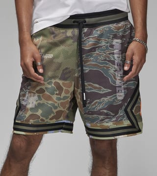 วันเปิดตัว Jordan x UNDEFEATED Apparel Collection