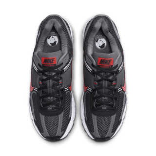 วันเปิดตัว Zoom Vomero 5 "Black and Picante Red" (FB9149-001)