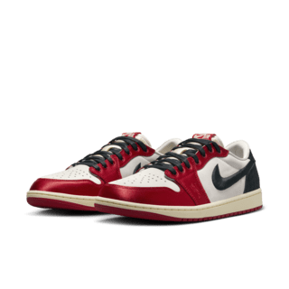 วันเปิดตัว Air Jordan 1 Low OG x Trophy Room "Sail and Varsity Red" (FN0432-100)