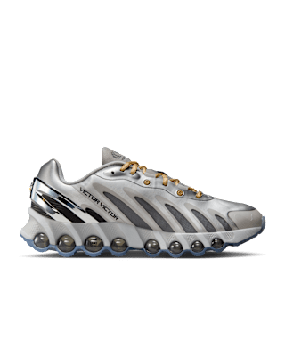 【NIKE公式】エア マックス Dn8 x Victor Victor 'Metallic Silver' (IF2733-001 / AIR MAX DN8 VV JP)