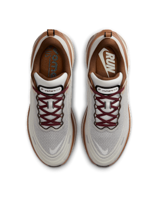 Vomero Plus 'Sail and Baroque Brown' (IO4482-100) 發售日期