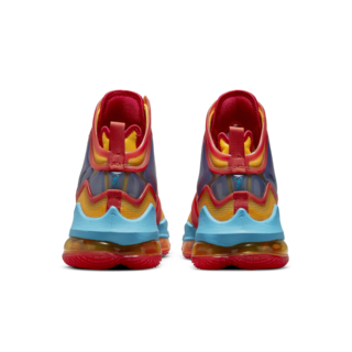 วันเปิดตัว LeBron 19 “Uniform Hook”