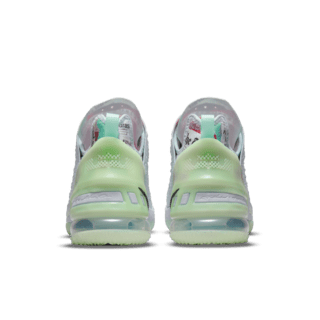 การเปิดตัว Diana Taurasi x LeBron 18 “La Cabra”