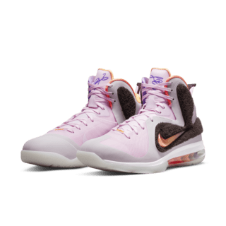 【NIKE公式】レブロン レトロ 9 'Regal Pink and Velvet Brown' (DJ3908-600 / LEBRON RETRO IX QS)