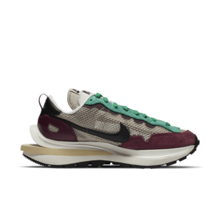 【NIKE公式】ナイキ x sacai ヴェイパーワッフル 'String and Black-Villain Red' (DD3035-200 / NIKE X SACAI VAPORWAFFLE)