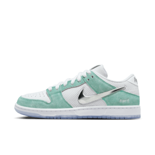 【NIKE公式】ナイキ SB x エイプリル スケートボード ダンク LOW プロ 'White and Multi-Color' (FD2562-400 / SB DUNK LOW PRO QS APR)